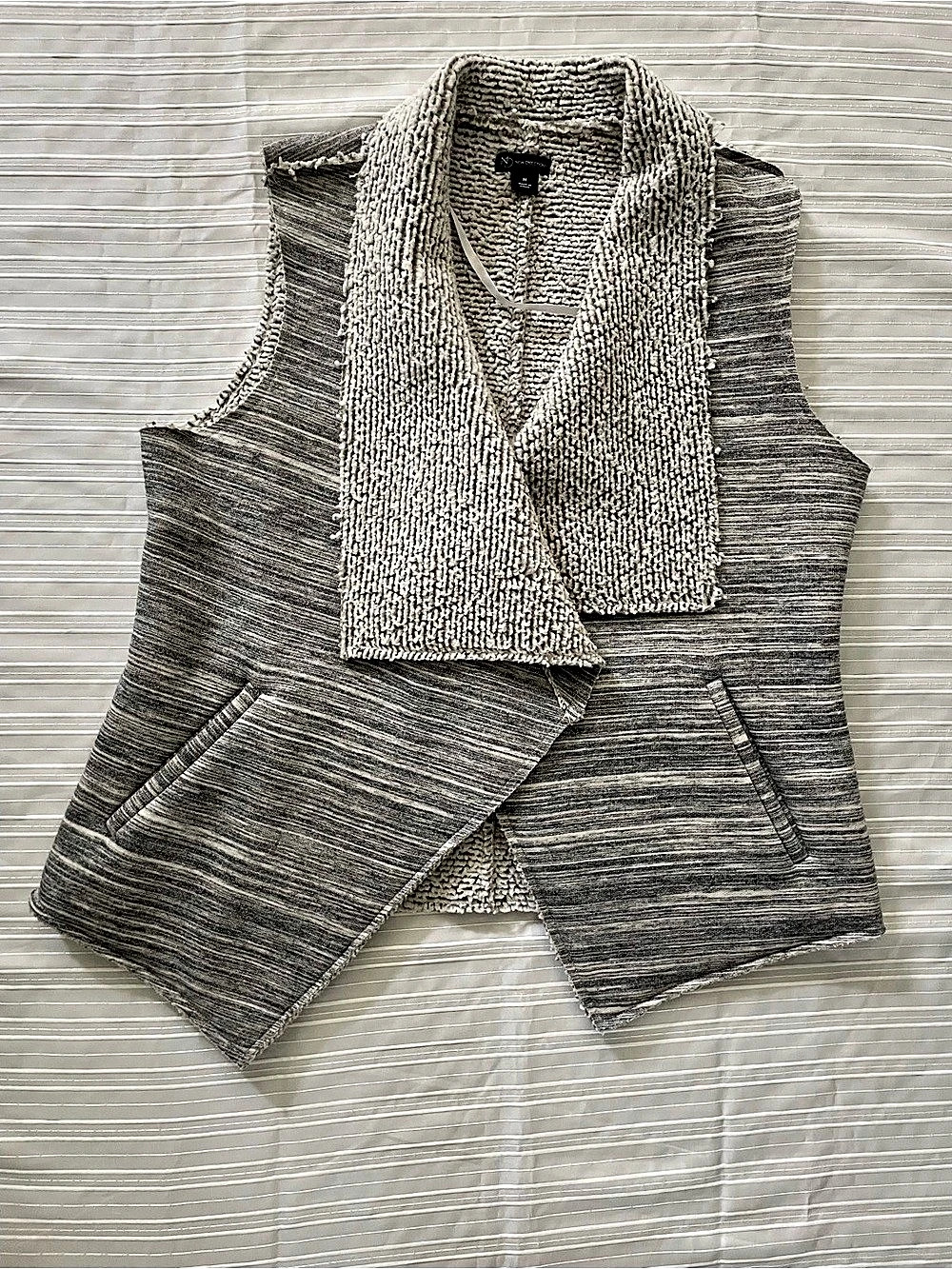 New Directions Gray & Cream Knit Vest Size Medium Like New